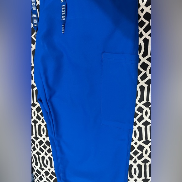 Med Couture Srubs Set - Picture 9 of 13